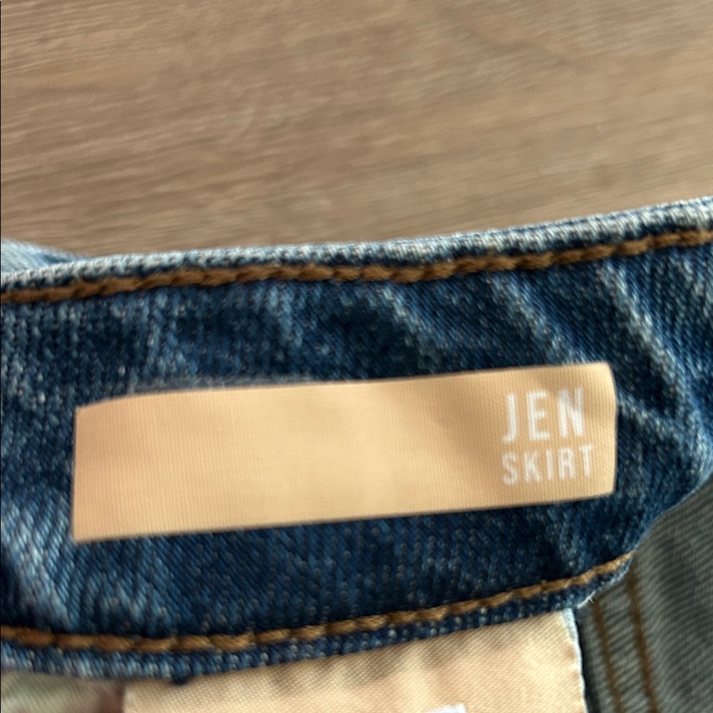 Like new - KUT From The KLOTH ‘Jen’ Denim Skirt - Picture 4 of 16